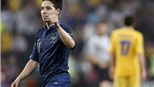 VIDEO: CĐV Ukraina dùng tiểu xảo với Nasri